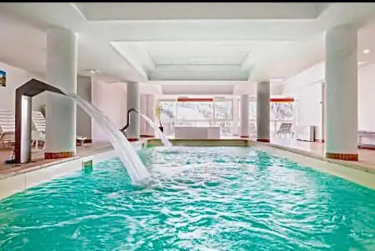 Centre Station Luxueux 2 Pieces, Vue Panoramique Plein Sud, Terrasse, Parking Prestations Haut De Gamme, Spa, Piscine, Jacuzzi, Hammam Isola